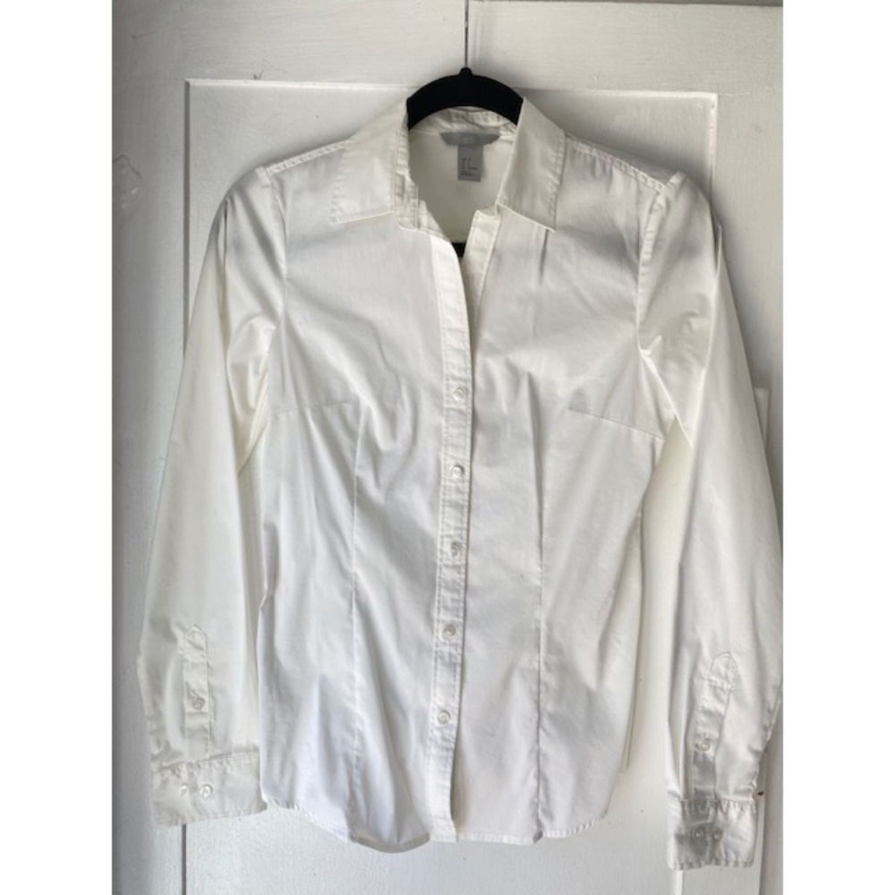 H&M White Fitted Button Up with pleats